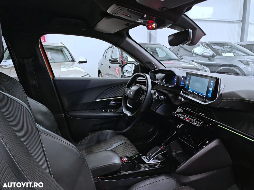 Peugeot 2008 PureTech 130 EAT8 GT - 24