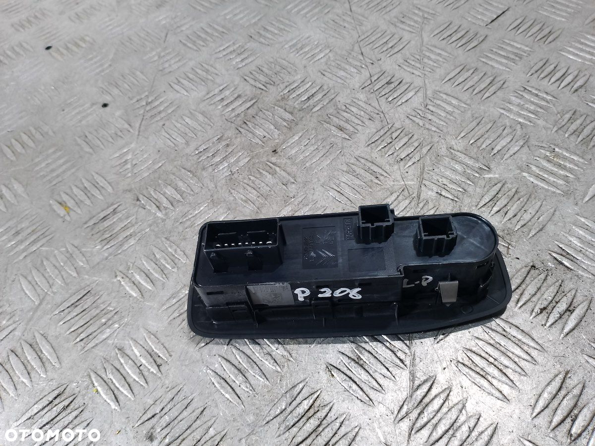 PANEL STEROWANIA SZYB I LUSTEREK PEUGEOT 208 - 3