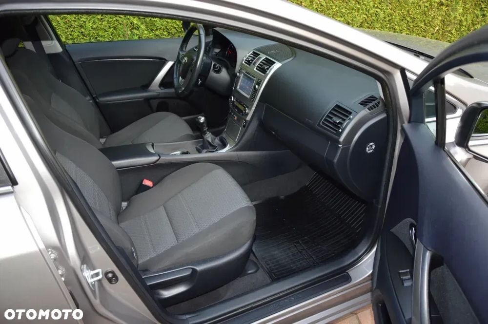 Toyota Avensis 2.0 D-4D Edition - 29