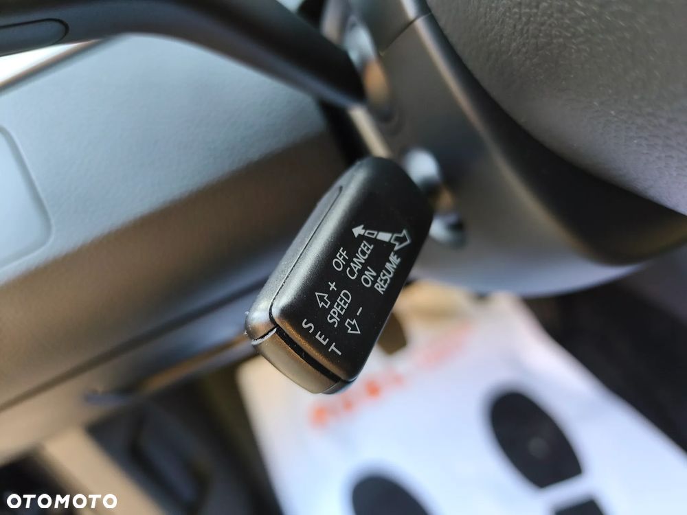 Volkswagen Passat 2.0 TDI BlueMotion Technology Highline - 31