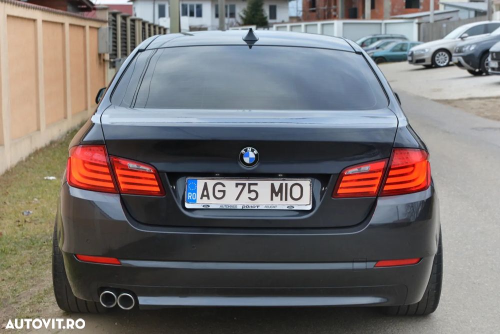 BMW Seria 5 520d xDrive - 11