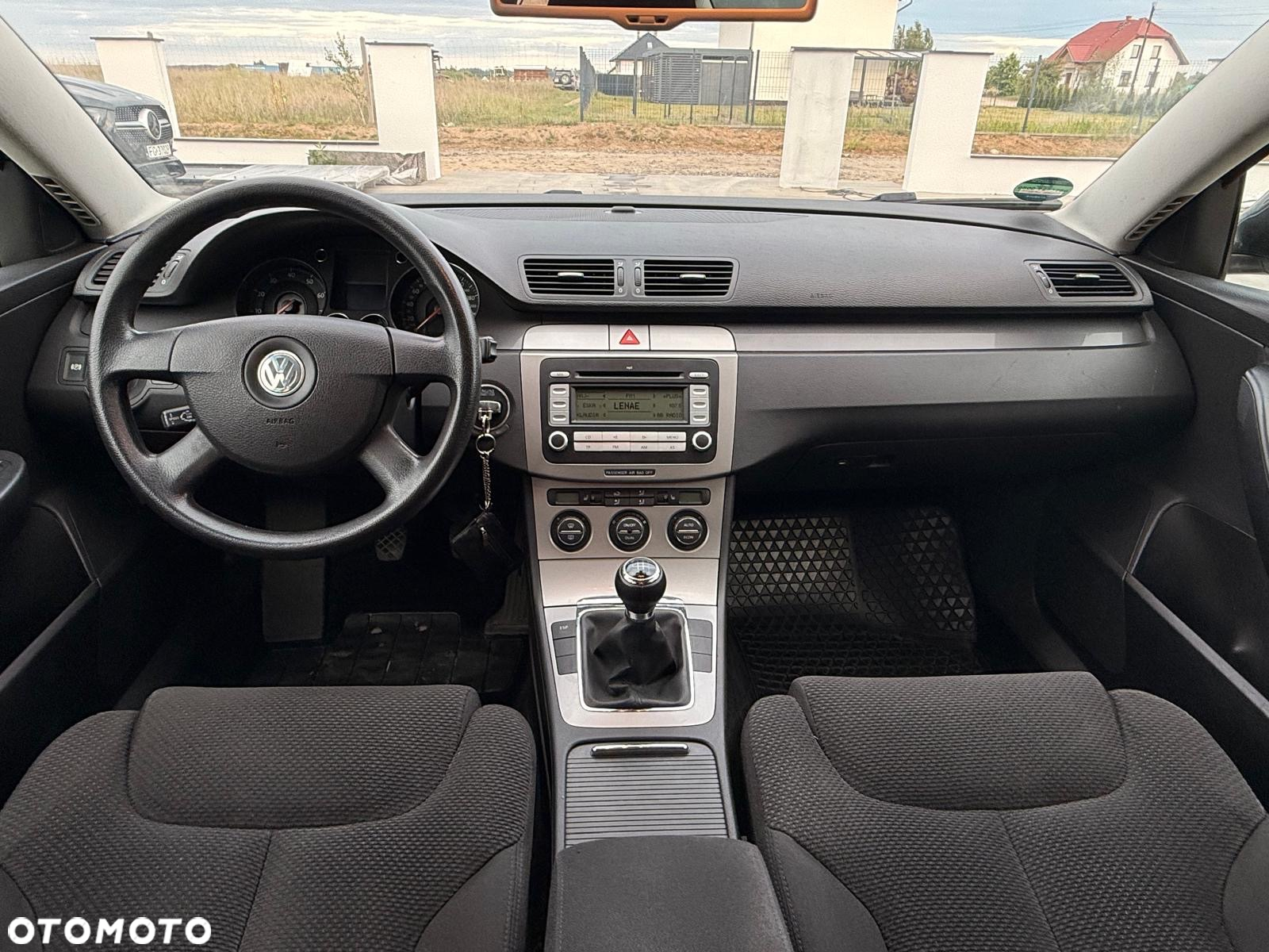 Volkswagen Passat 2.0 FSI Comfortline - 11