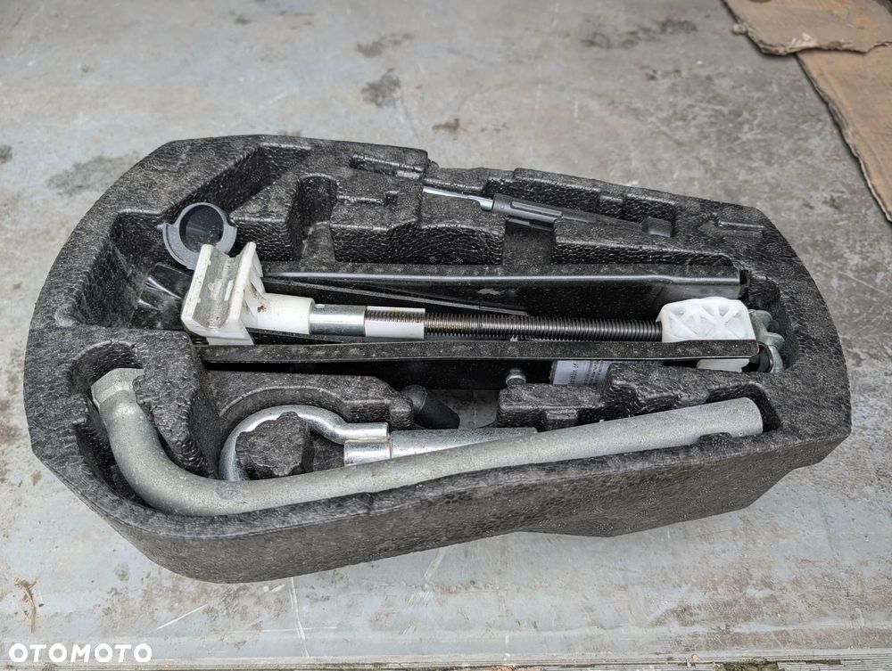 WKŁADKA KOŁA ZAPASOWEGO LEWAREK VW UP SKODA CITIGO SEAT MI