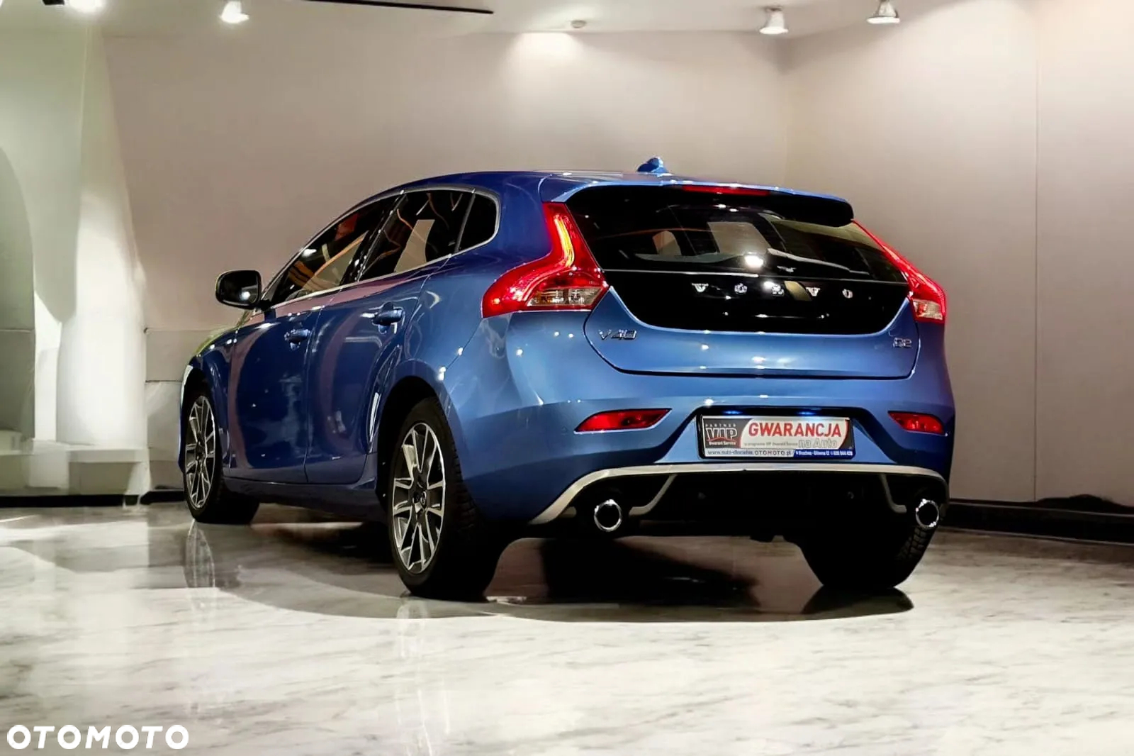 Volvo V40 D2 Drive-E R-Design Momentum - 3