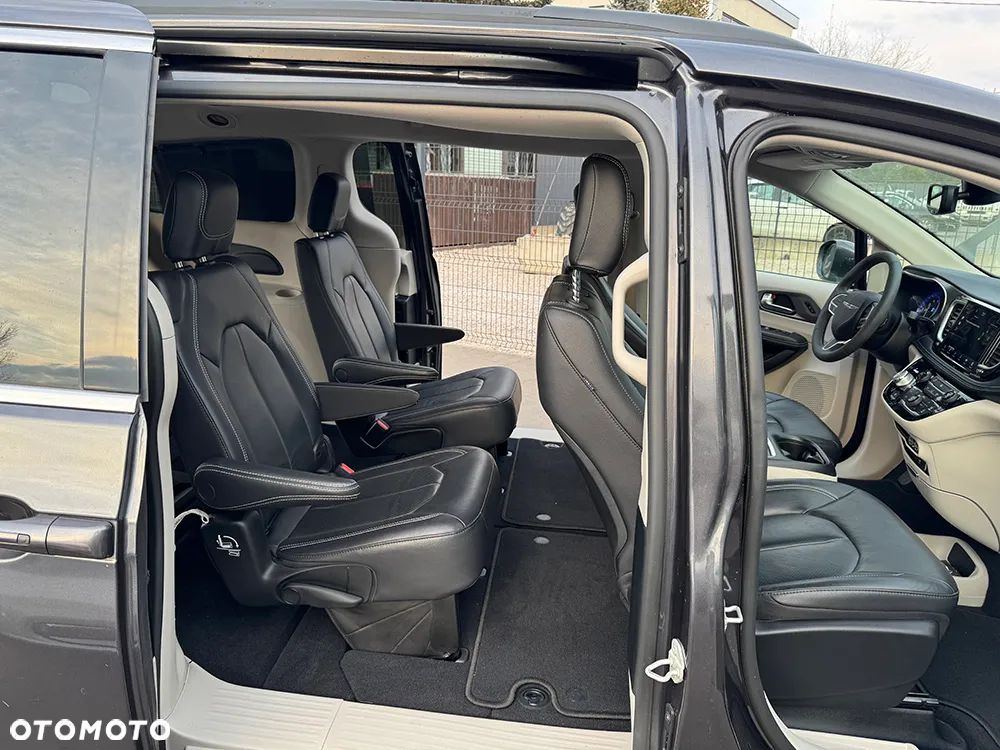 Chrysler Pacifica - 14