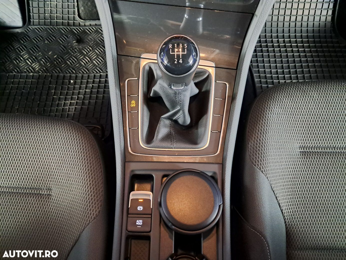 Volkswagen Golf - 16