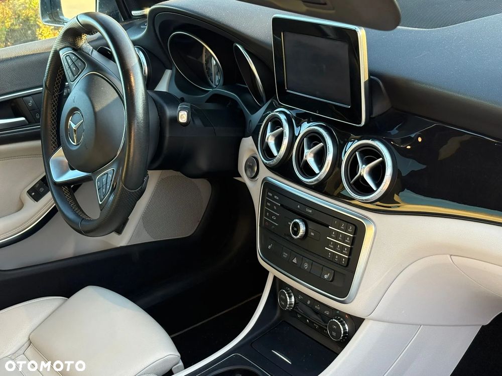 Mercedes-Benz CLA 250 4Matic 7G-DCT - 15