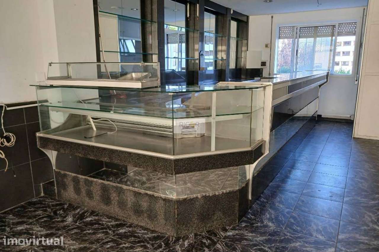 Loja de 66m2 mobilada como café na cidade da Maia - Grande imagem: 3/15