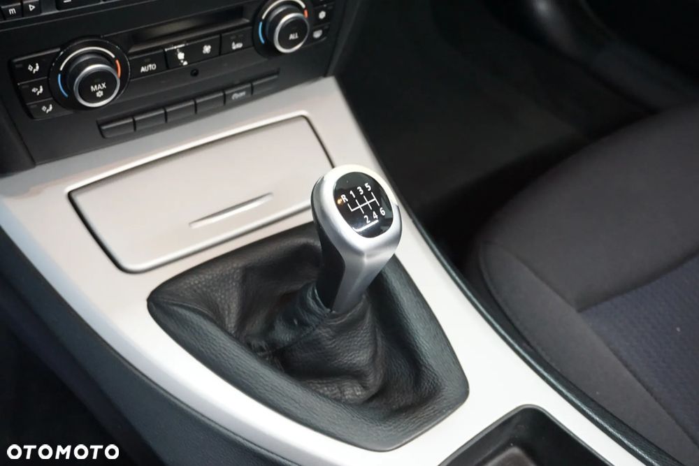 BMW Seria 3 318d - 30