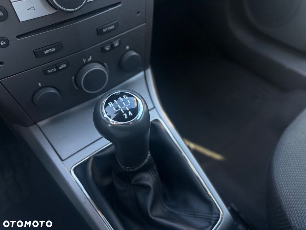 Opel Astra 1.6 Sport - 23