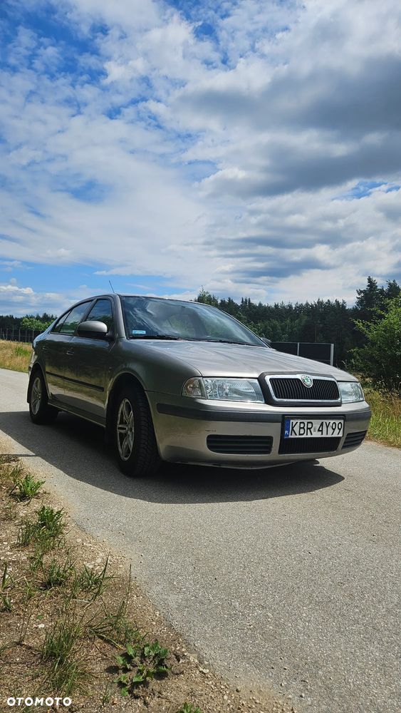 Skoda Octavia 1.6 Tour - 11