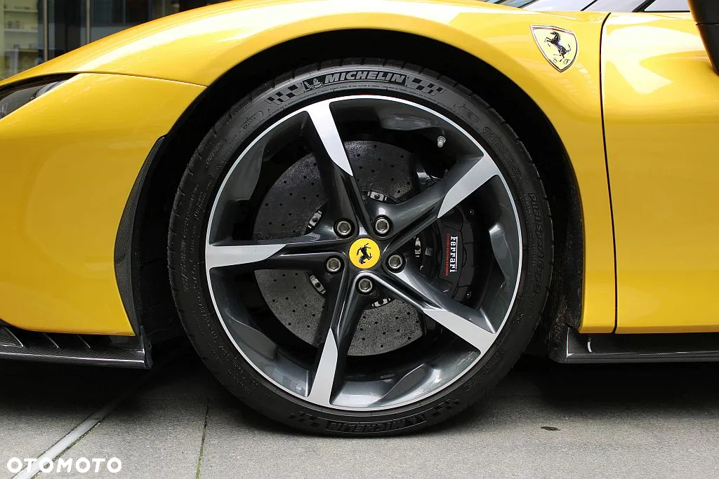 Ferrari SF90 Spider - 10