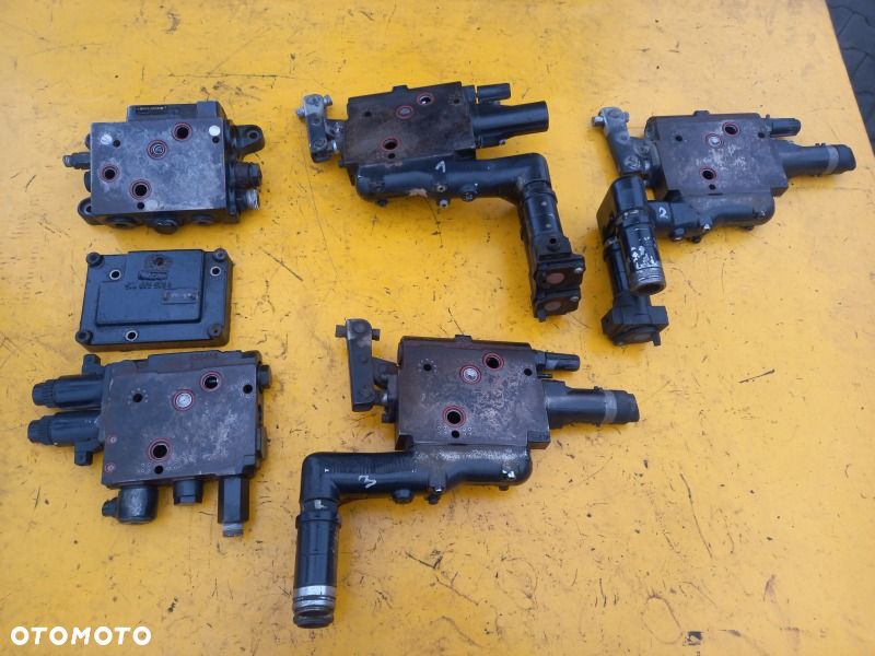 Rozdzielacz sekcja New Holland T6.155 - 1