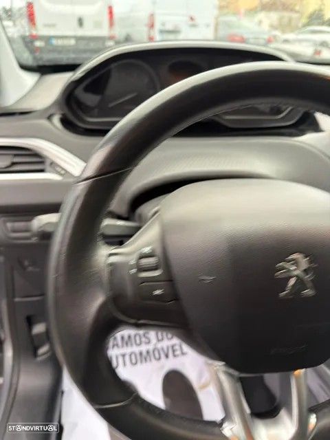 Peugeot 2008 1.2 PureTech Active - 19
