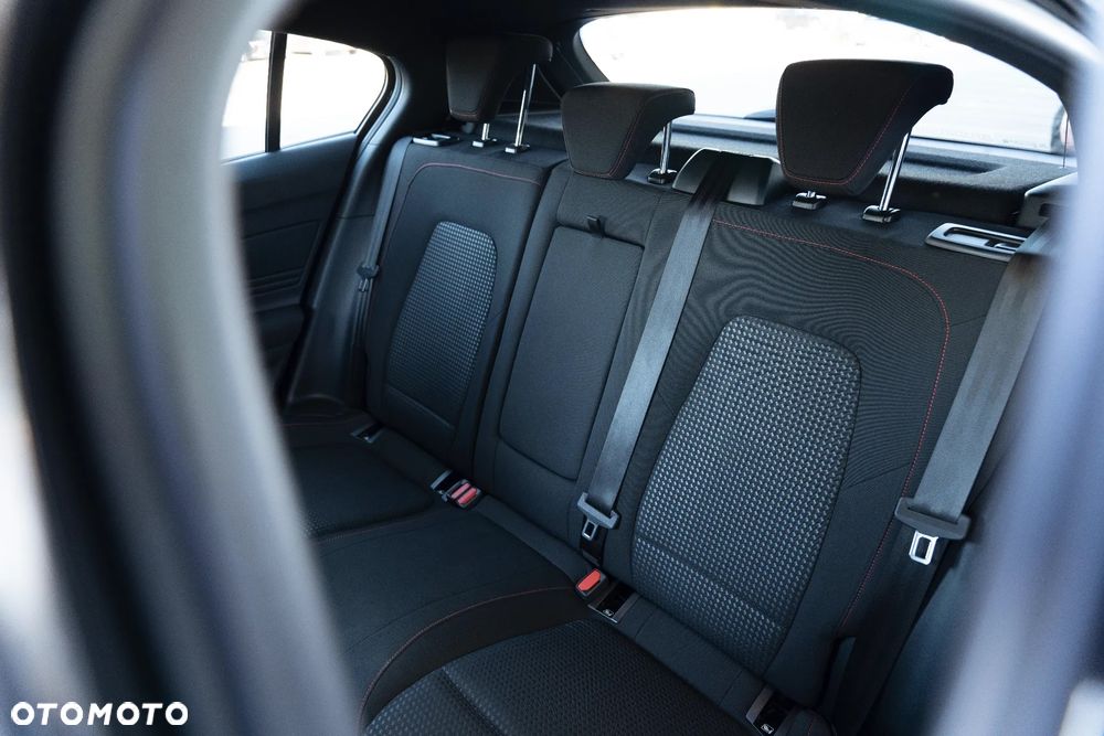 Ford Focus 1.0 EcoBoost mHEV ST-Line X - 32