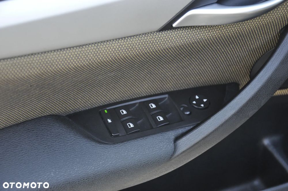 BMW X1 xDrive20d - 11