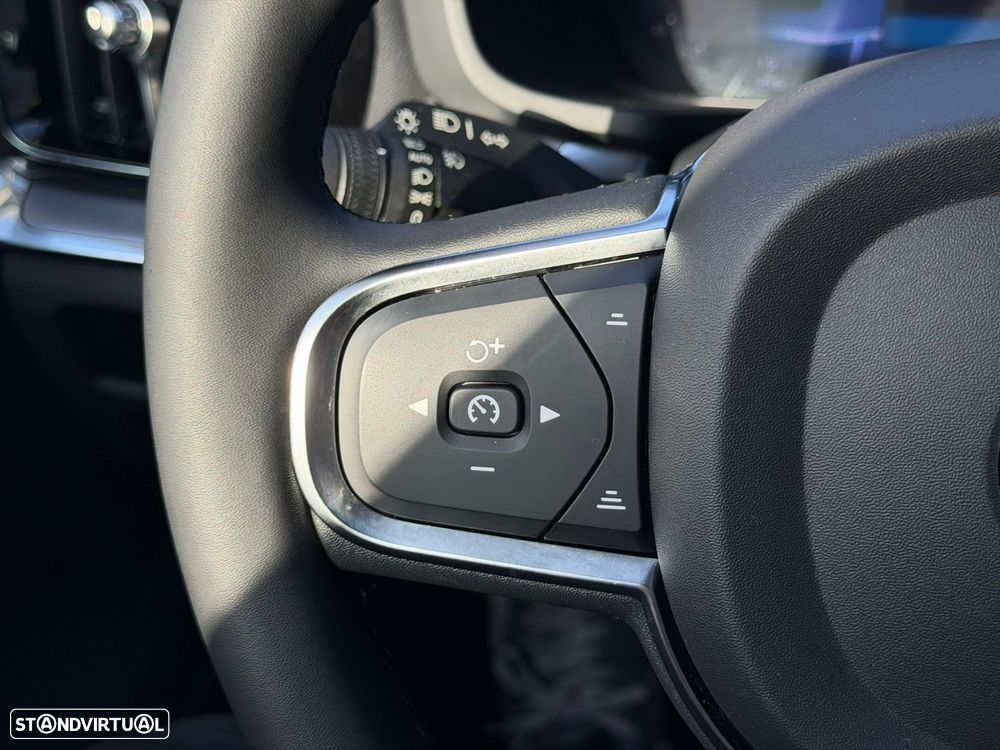 Volvo V60 2.0 T6 AWD TE Essential - 26