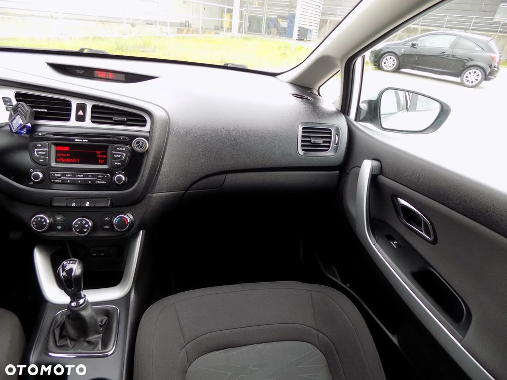 Kia Ceed - 13