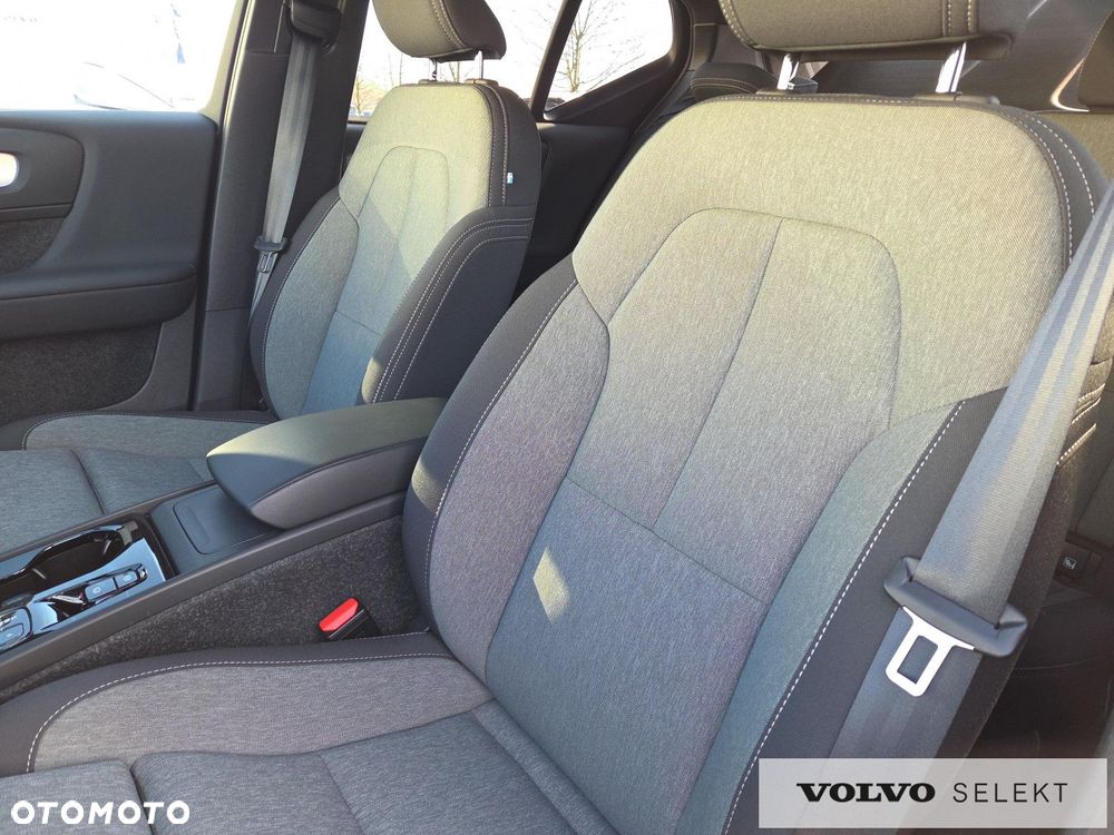 Volvo XC 40 B3 Plus Dark - 24