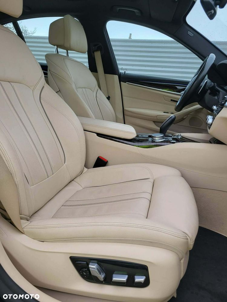 BMW Seria 5 530e iPerformance xDrive - 32