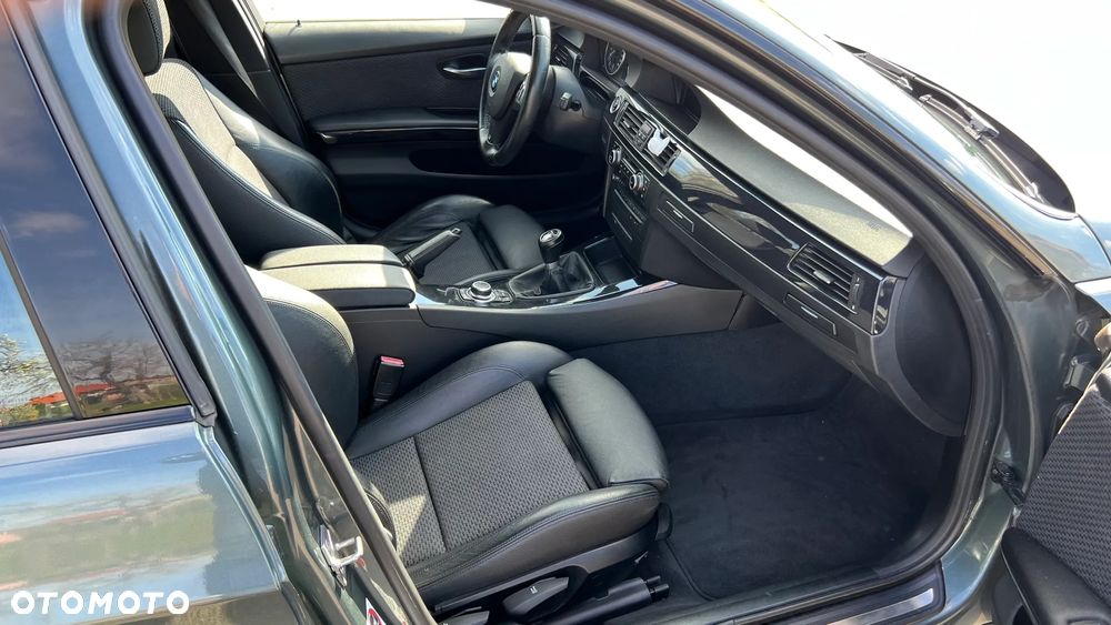 BMW Seria 3 330d - 15