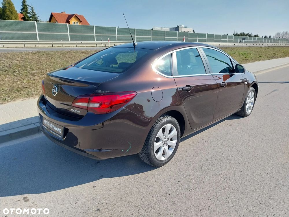 Opel Astra 1.4 T Executive EU6 - 27
