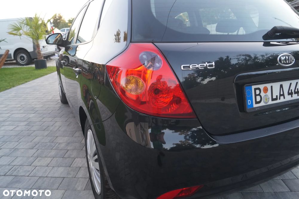 Kia Ceed - 12