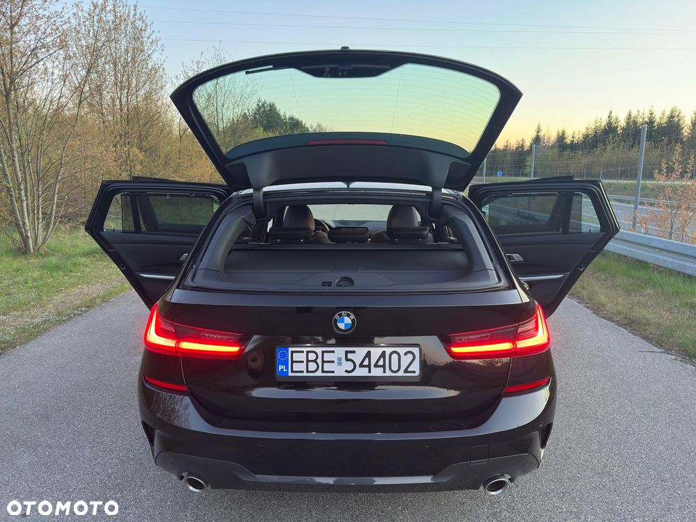 BMW Seria 3 318i M Sport - 24
