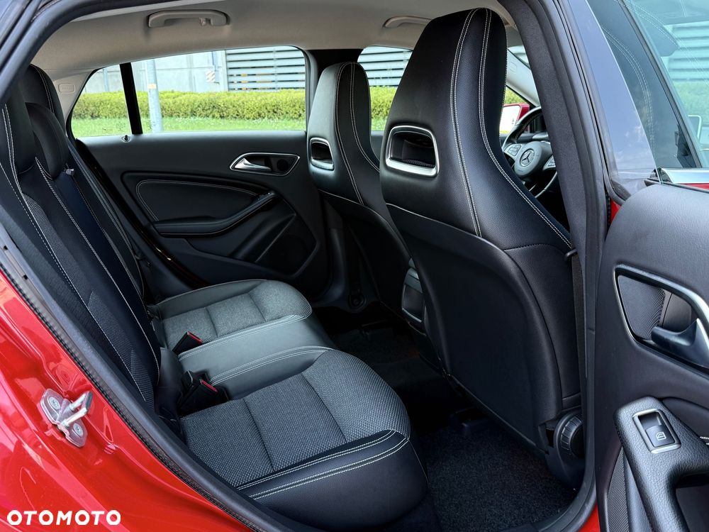 Mercedes-Benz CLA 180 7G-DCT - 33