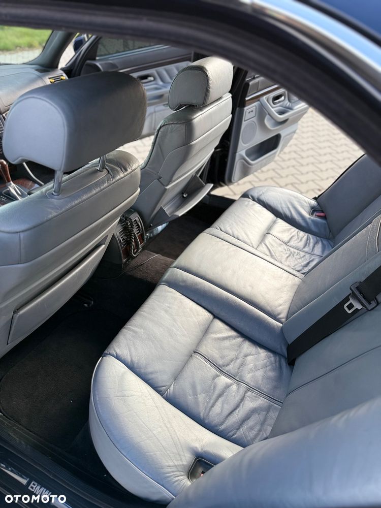 BMW Seria 7 740i - 22