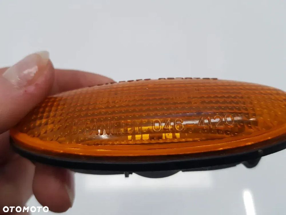 Kierunkowskaz boczny błotnika Mazda 323 046-4120 - 4