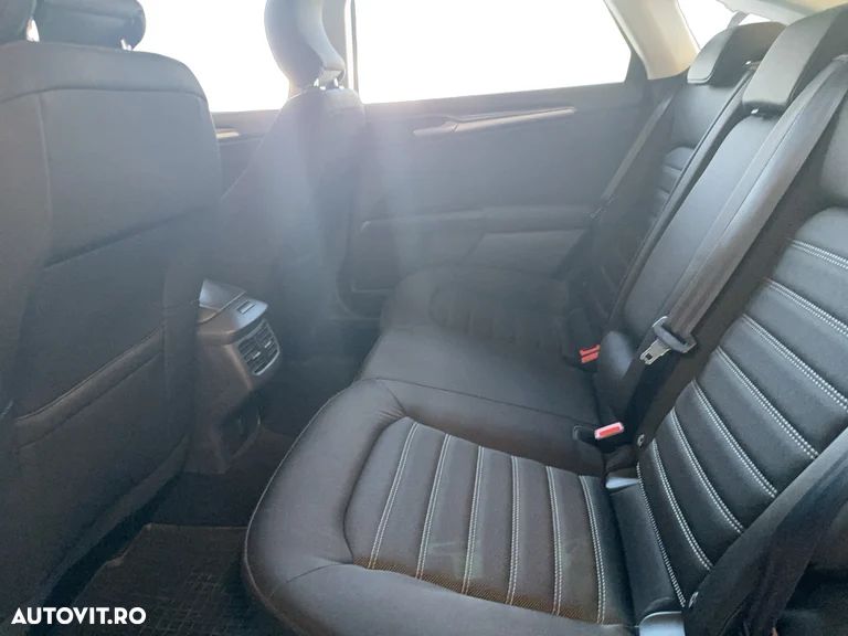 Ford Mondeo 2.0 HEV Trend - 13