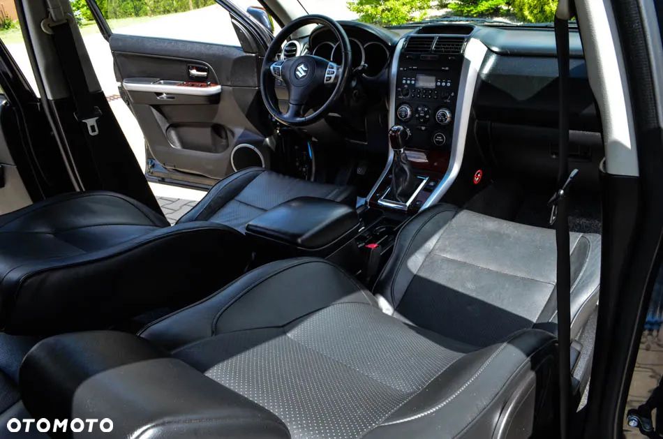 Suzuki Grand Vitara 2.0 De luxe - 35