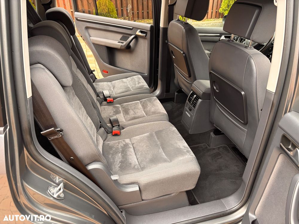 Volkswagen Touran 2.0 TDI DPF Highline - 9