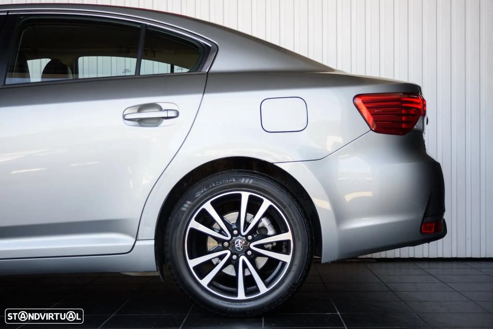 Toyota Avensis SD 2.0 D-4D Exclusive - 18