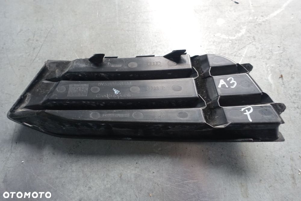 KRATKA ZDERZAKA PRAWA AUDI A3 8V5 - 2