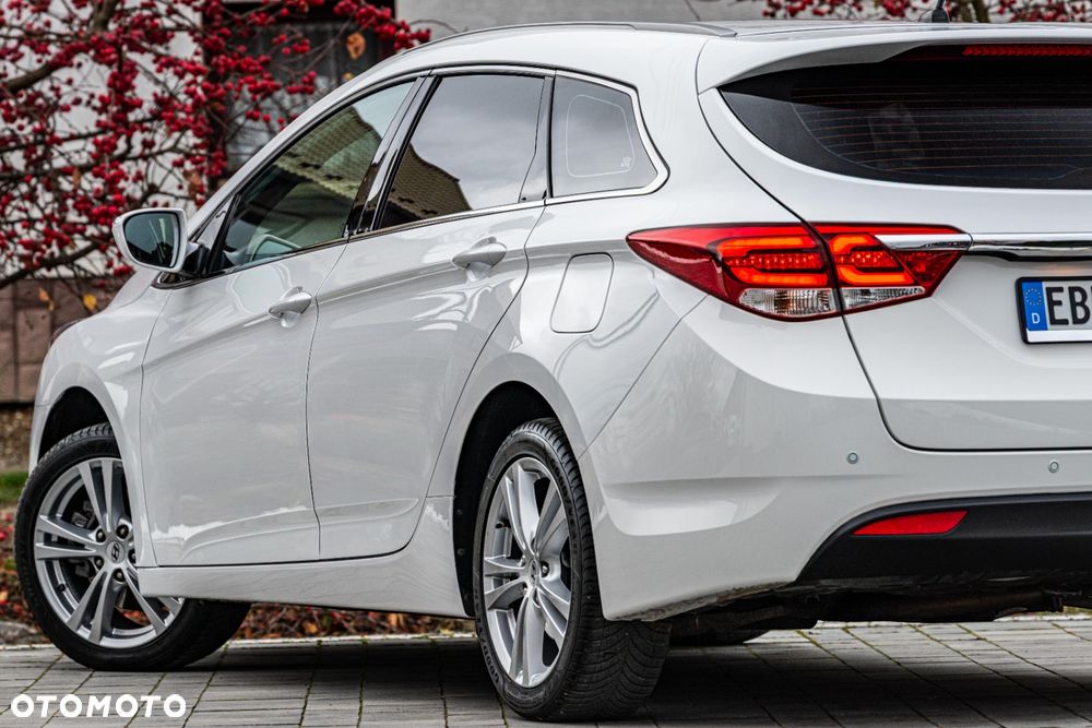 Hyundai i40 Kombi blue 1.6 Trend - 19