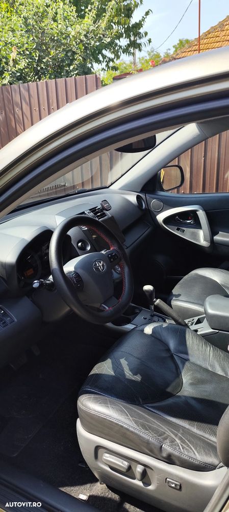 Toyota RAV4 2.2L D-CAT A/T Executive - 6