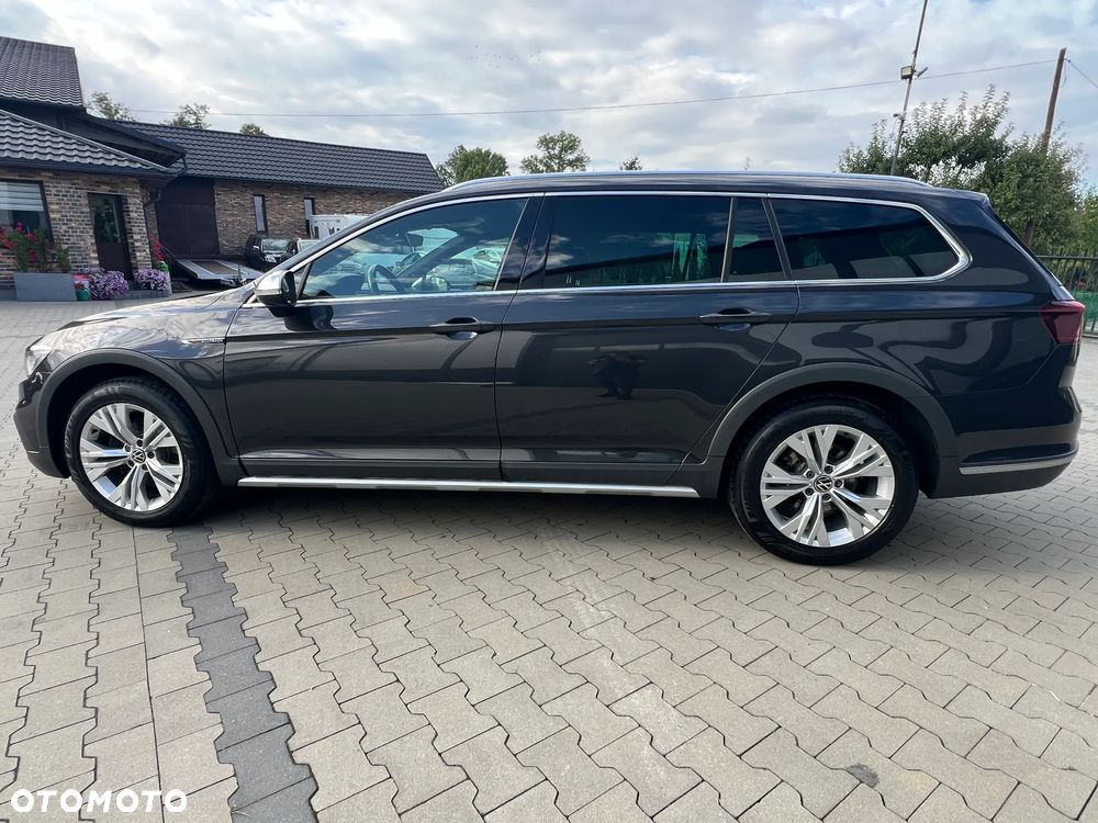 Volkswagen Passat Alltrack 2.0 TDI SCR DSG 4Motion - 6
