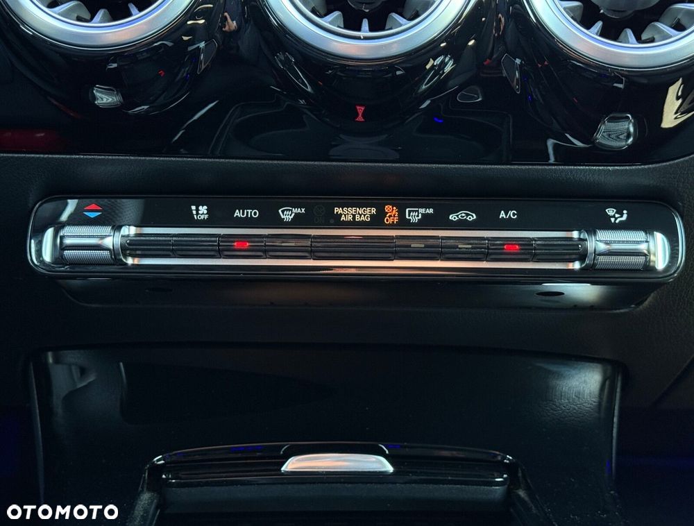 Mercedes-Benz CLA 180 AMG Line 7G-DCT - 19