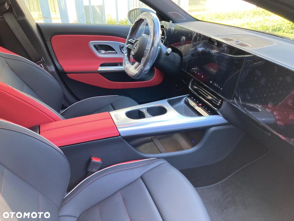 Mercedes-Benz CLA - 12