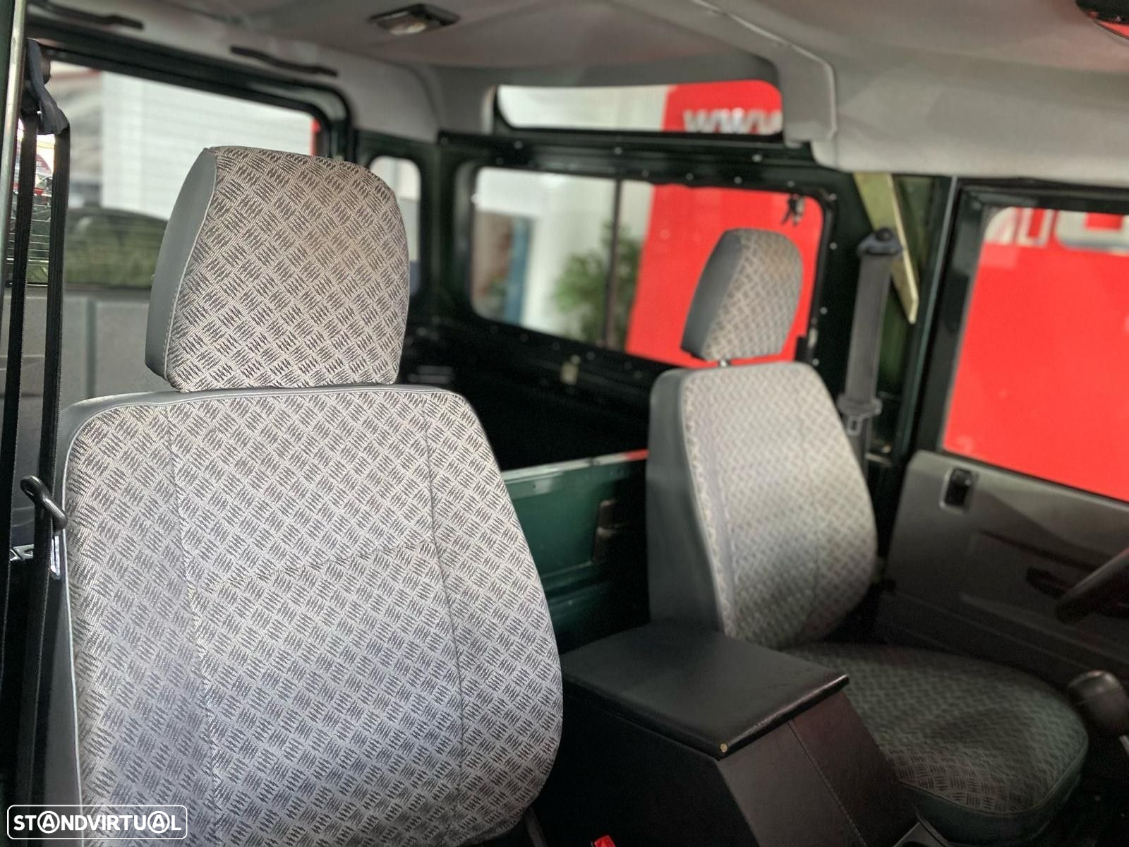 Land Rover Defender 90 2.5 TD5 Metal Top - 26