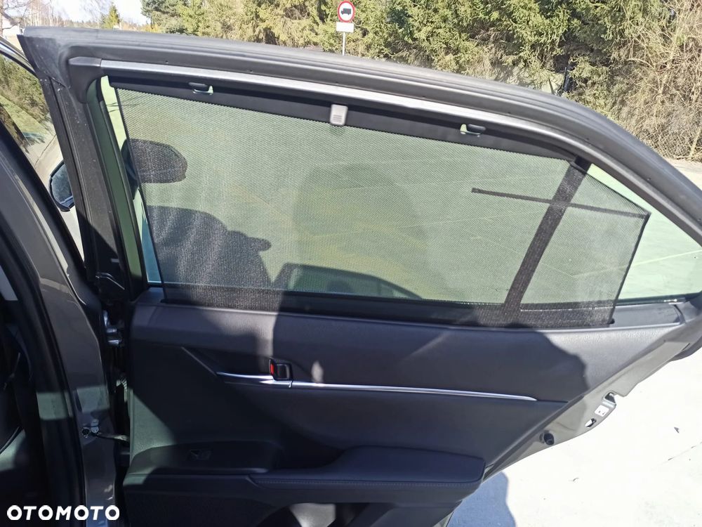 Toyota Camry 2.5 Hybrid Executive CVT - 19