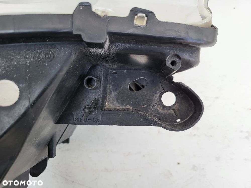 Lampa przednia lewa Citroen C4 II B7 - 8