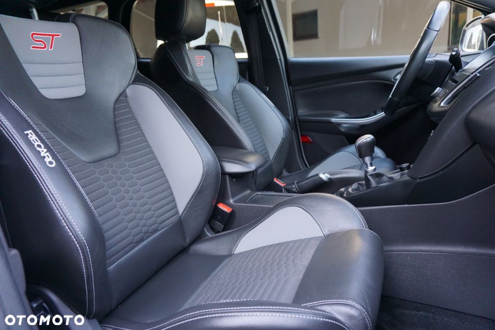 Ford Focus Turnier 2.0 EcoBoost ST mit Leder-Sport-Paket - 22