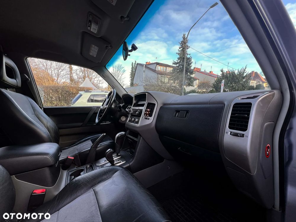 Mitsubishi Pajero 3.2 DI-D Automatik Dakar - 12