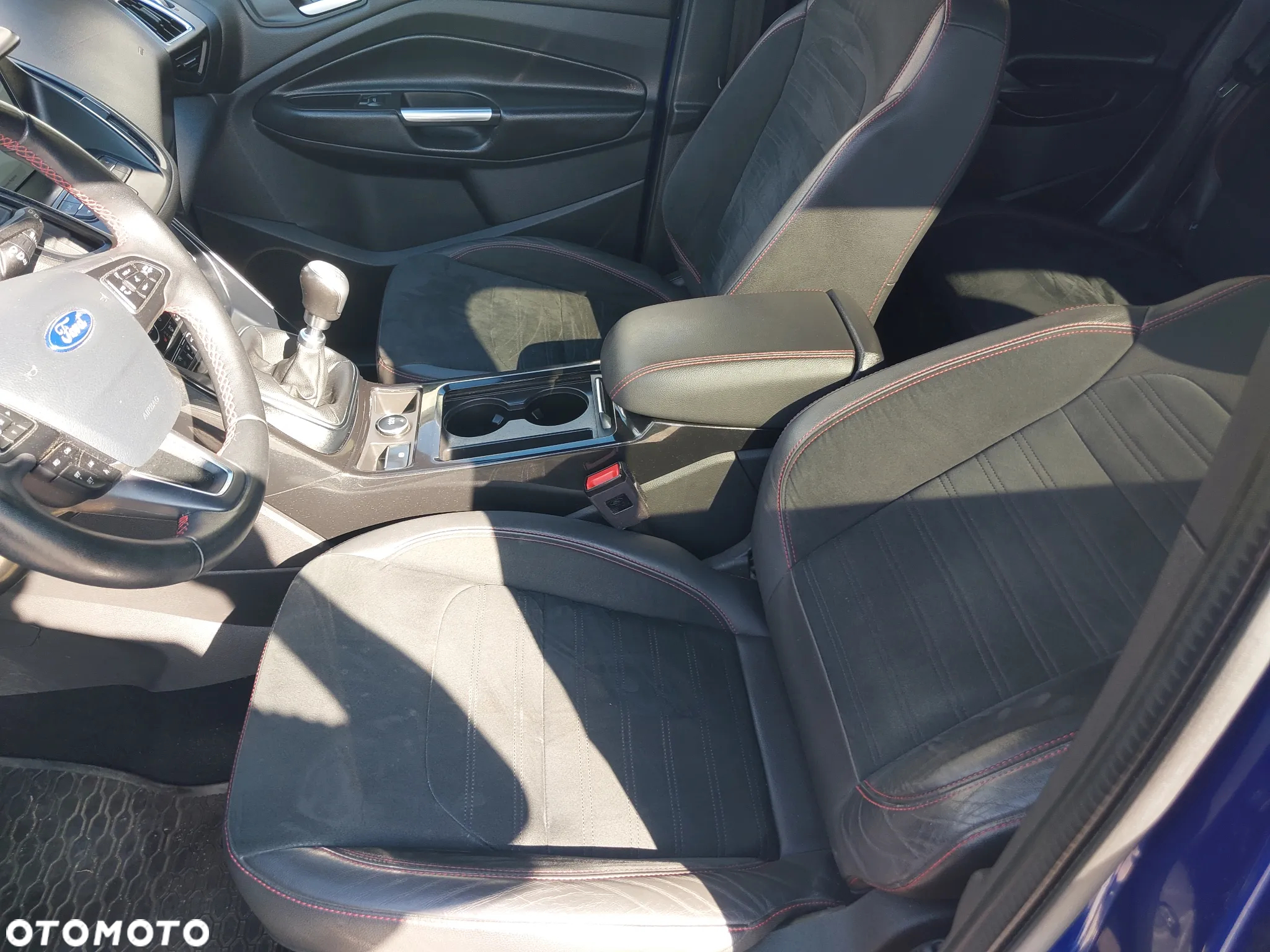Ford Kuga 1.5 EcoBoost 2x4 ST-Line - 12