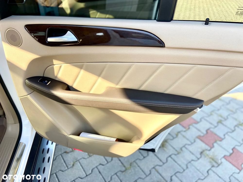 Mercedes-Benz GL 350 BlueTEC 4-Matic - 14