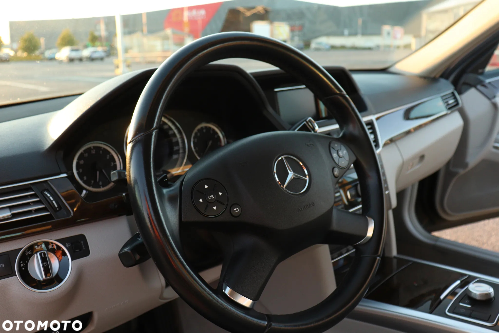 Mercedes-Benz Klasa E 200 CGI BlueEFFICIENCY 7G-TRONIC - 14