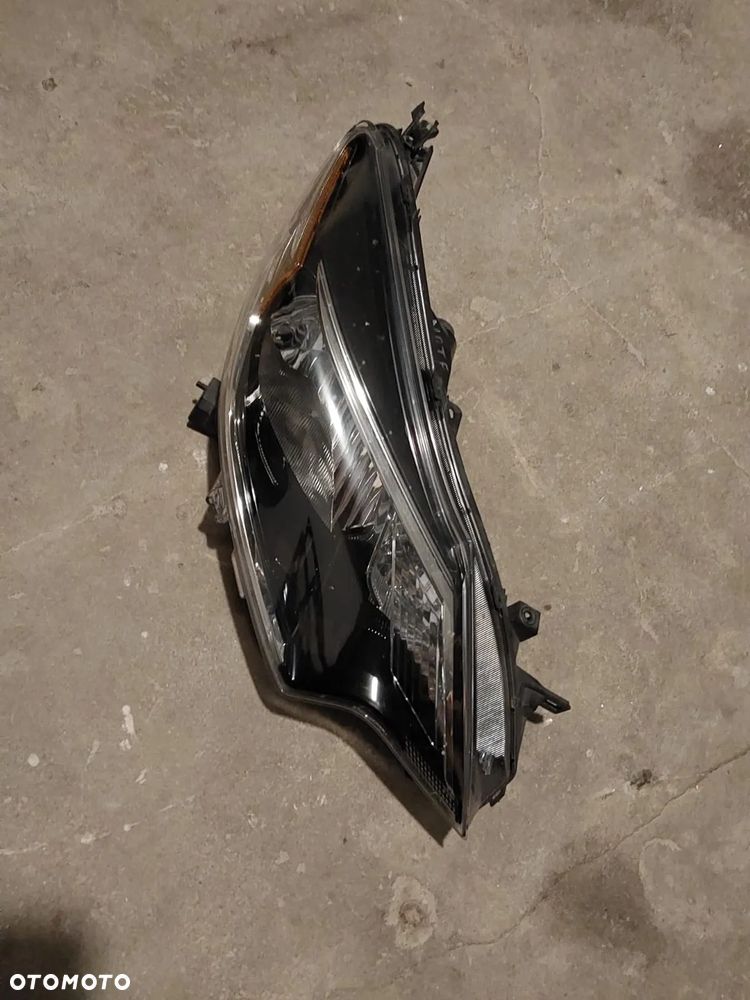 Nissan note versa lampa prawa - 2